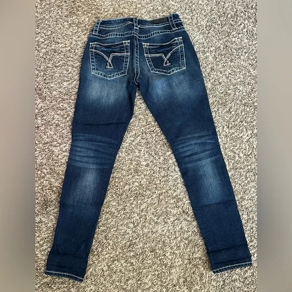 Vigoss Dark Wash Skinny Jeans with White Trim Details size 2 - Picture 6 of 8